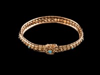 Pulseira ouro com caramujos e turquesa